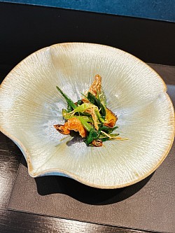 ソフトシェルシュリンプの九条葱炒め