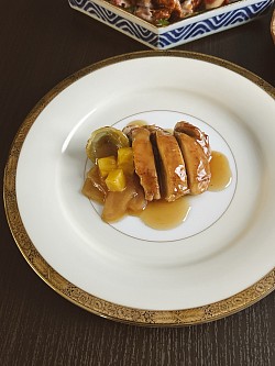 骨付き鶏もも肉の新生姜ハチミツ煮