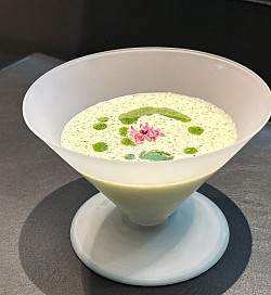 きゅうりとヨーグルトの冷製スープ