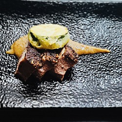 合鴨ロースのスパイス煎り焼き　無花果ソース